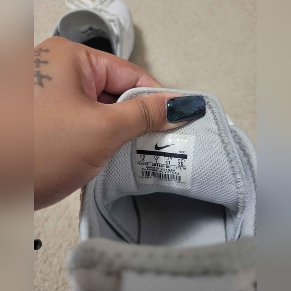 LeBron Witness 3 Shoes - Picture 4 of 4